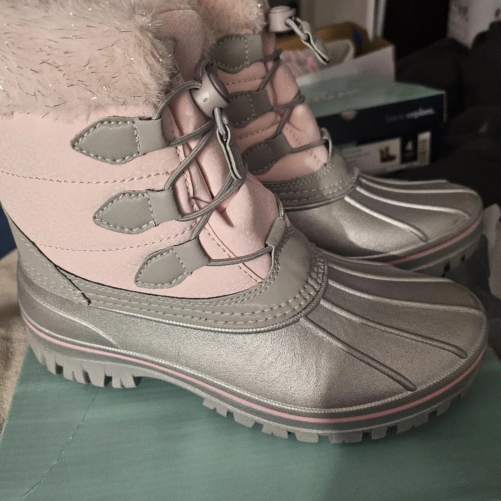 Magellan All Weather‎ Fashion Pac Boot Size 6 Girls